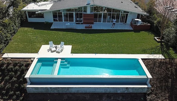 Modern hillside infinity pool at dusk in Los Angeles