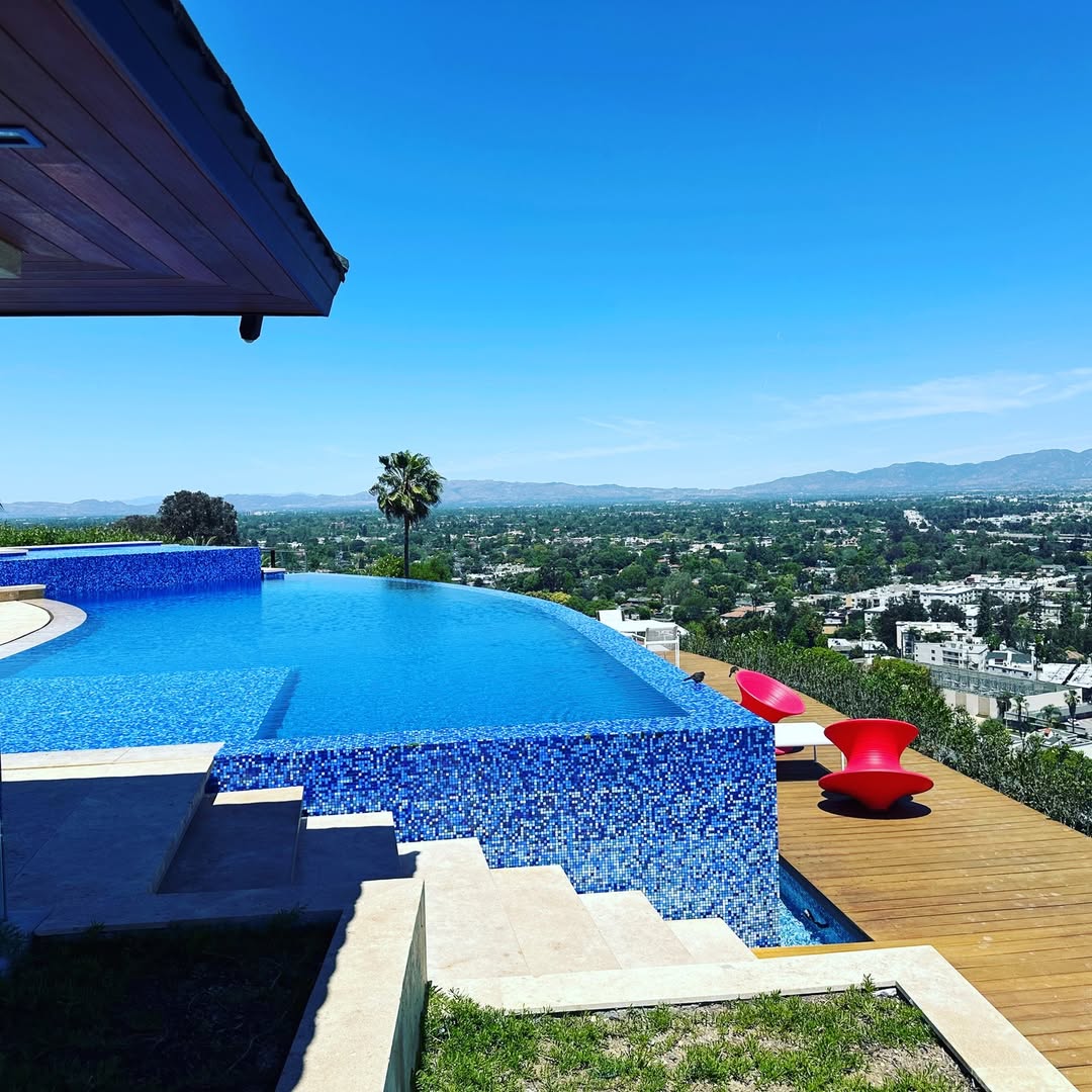 Infinity-edge pool in Studio City